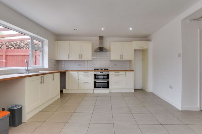 34 Park Crescent, Leicester photo 2