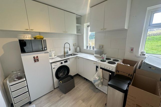 15, Broster Avenue, Keighley photo 3