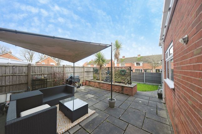 6, Carlton Close, Chesterfield photo 4