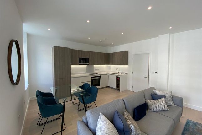 Flat to rent in Kensington, Atelier Apartments, Sinclair Road, London