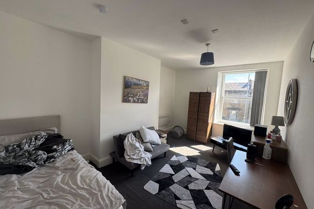 Flat 3, 184, Trinity Street, Huddersfield photo 3