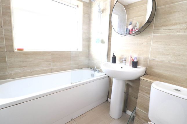 33, Carrington Road, High Wycombe photo 4