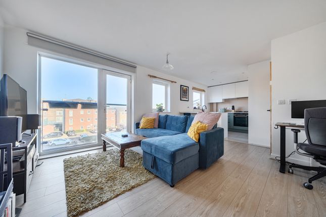 Flat 6, 3, Calypso Crescent, London photo 2