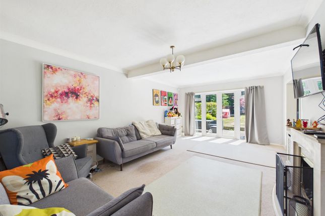 Glenbardie, Grove Wood Hill, Coulsdon photo 2