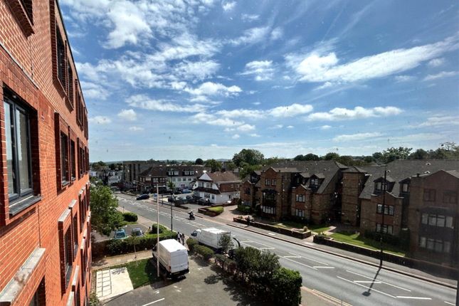 Flat 34 Crosspoint House, 28, Stafford Road, Wallington photo 3
