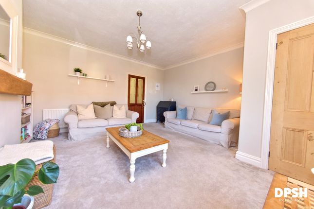 Woodbourne House, 7 Clarendon Terrace, Churwell, Leeds photo 3