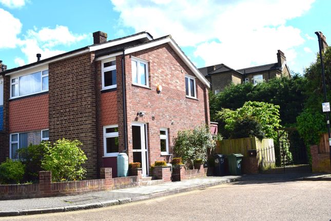 48 De Montfort Road, London photo 2