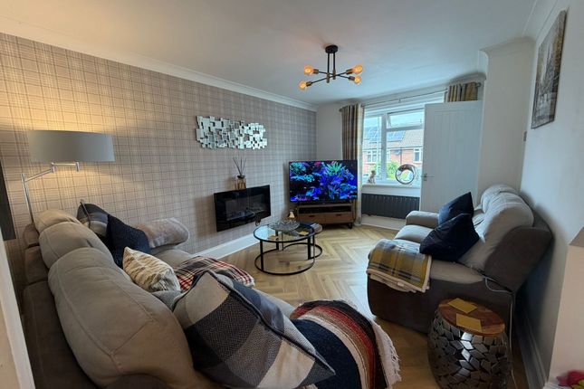 24, Meadow Lane, Brough photo 3