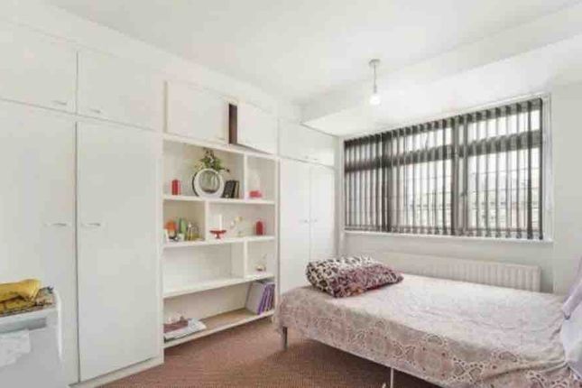 Room to rent in Derwent Drive, Hayes