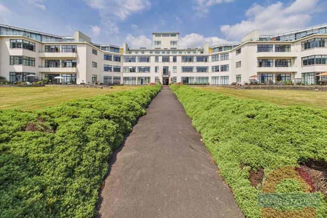 2-bed flat on Apartment 21 Courtlands, Hayes Road, Penarth, £150,000