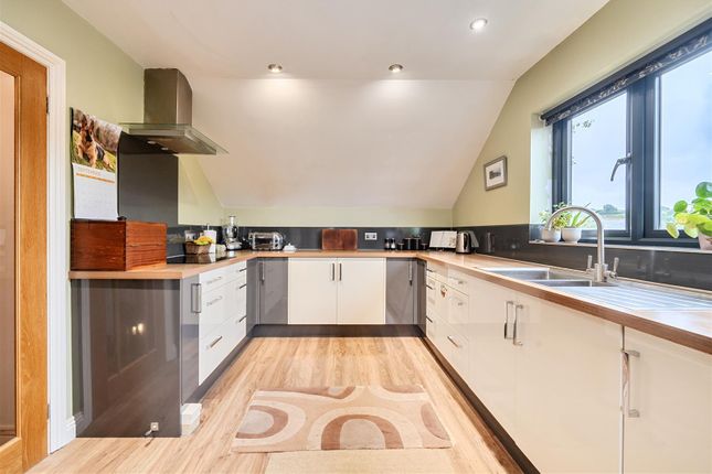 2, Hodders Way, Saltash photo 3