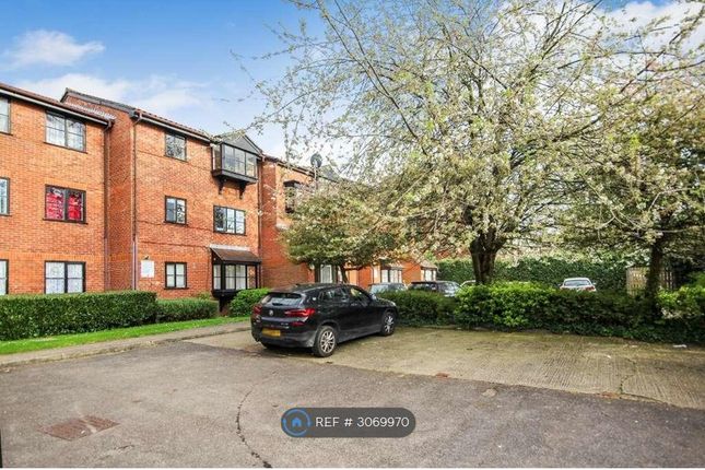 Flat, Warwick Gardens, London photo 2