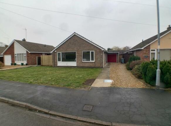 Thumbnail Bungalow to rent in Beech Avenue, Bourne