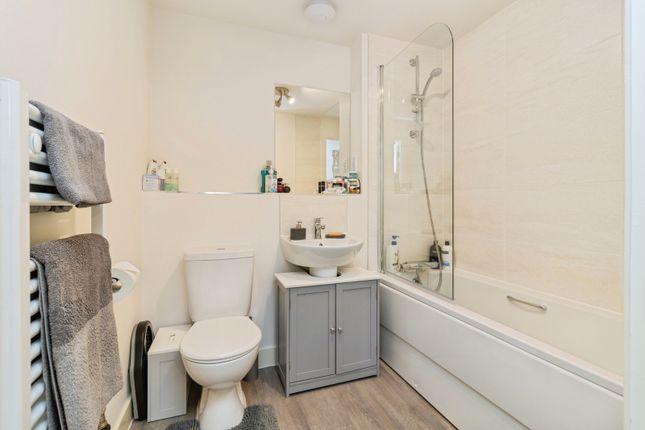 Flat 18, 20, Barton Way, Devon photo 4