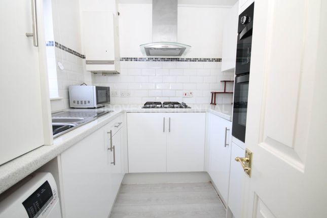 12, Windrush, New Malden photo 2