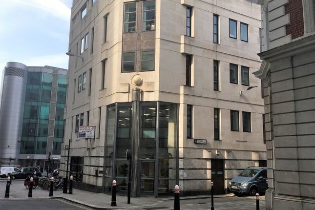 Office to let in Canon Street, London