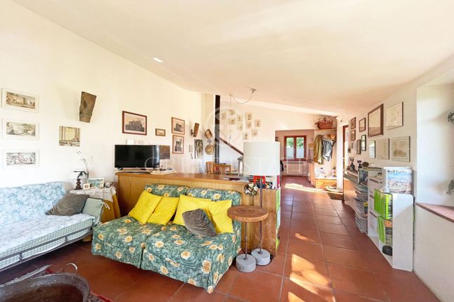 Villa for sale in Radicofani, Siena, Tuscany