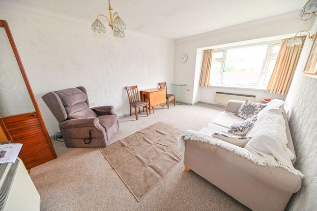30 Oaklands, Holly Drive, Waterlooville photo 2