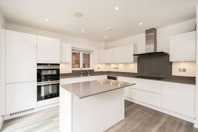 1, Bridges Avenue, East Molesey photo 3