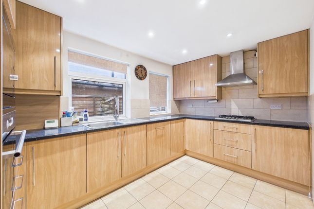 89, Desford Way, Surrey photo 4