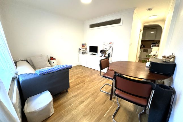 1-bed flat on Flat 2, 2a, Antrobus Road, Chiswick, £1,650/mo