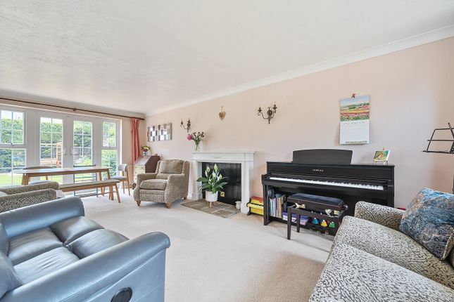 7, Parkhurst Fields, Farnham photo 3