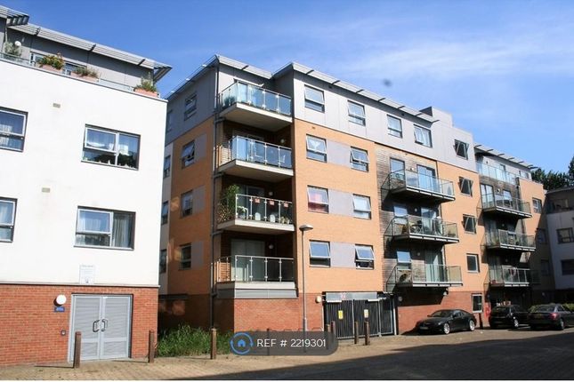 Flat to rent in Orchid Lodge, Mitcham