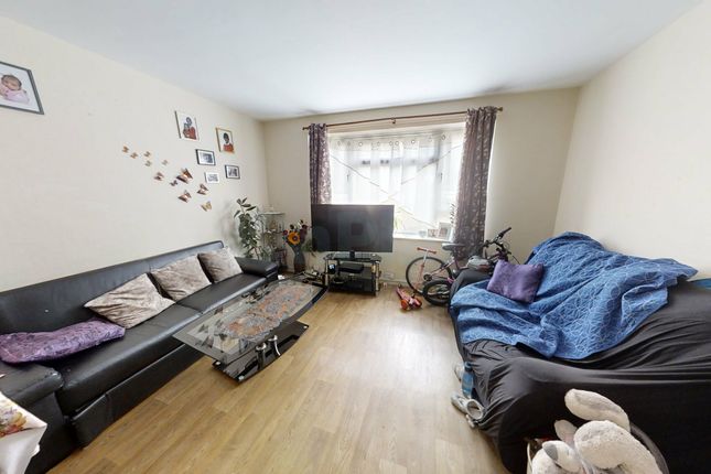 Flat for sale in Viceroy Court, High Street South, Dunstable