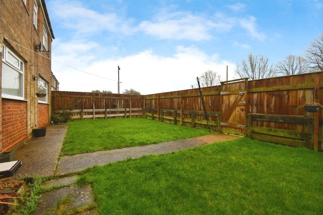 79, Roborough Close, Hull photo 4