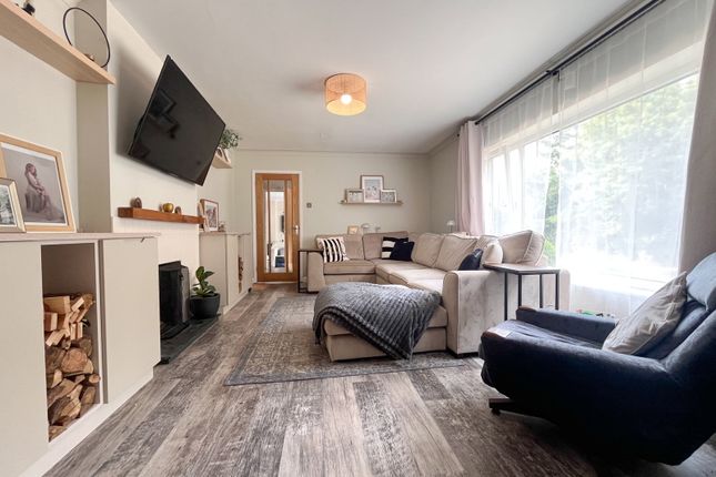 4, Barton Close, Saltash photo 3