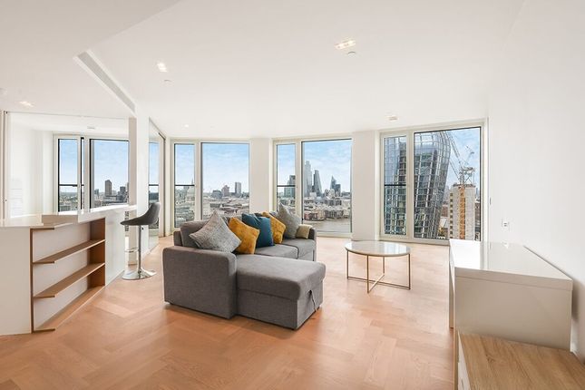 Flat for sale in Upper Ground, London