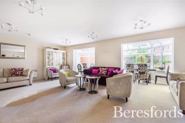 Flat for sale in Rose Court, Dolphin Approach