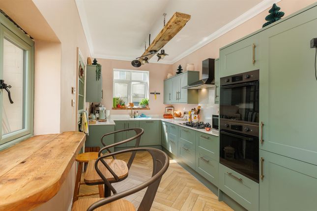 40, Standen Avenue, Newport photo 4