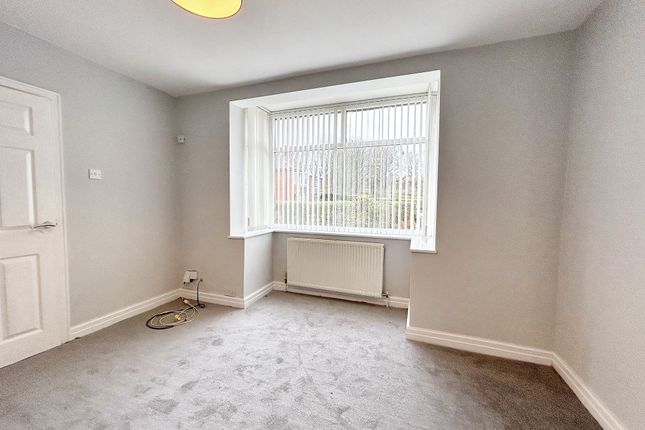 13 Gore Avenue, Salford photo 4