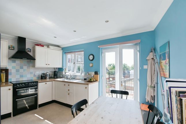 25, Long Beach View, Eastbourne photo 4