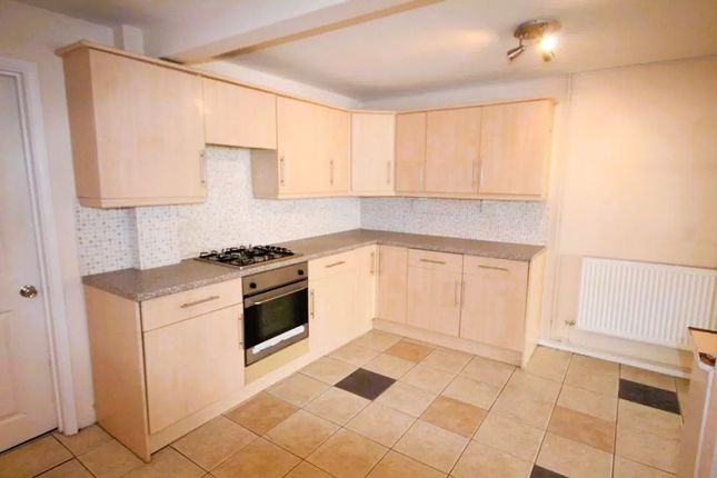 29, Thornfield, Northampton photo 2