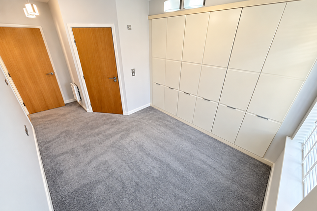 2 Sandringham House, 501 Harrogate road Leeds, Leeds photo 4