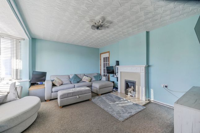 26, Langdale Drive, DERBY photo 3