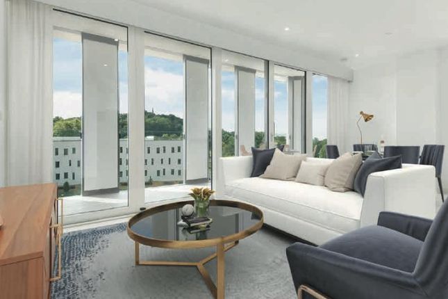 Flat for sale in Western Avenue, Acton, London