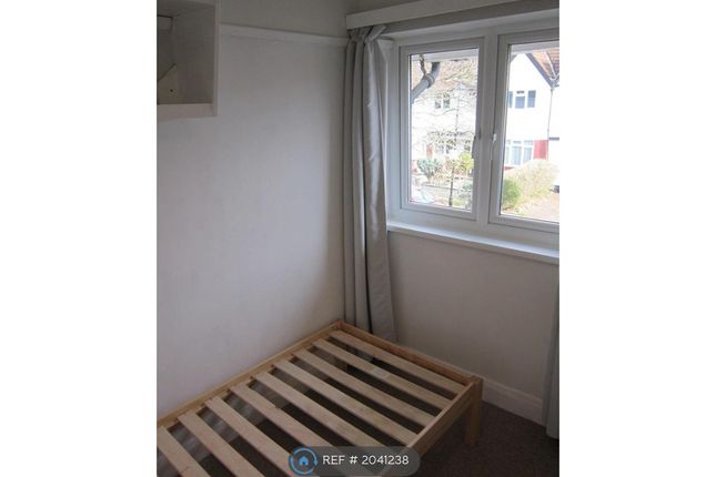 Terraced house to rent in Princes Avenue, London