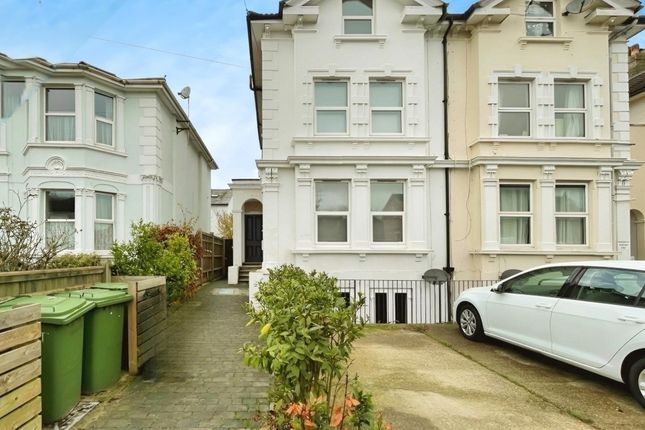 Flat to rent in Upper Grosvenor Road, Tunbridge Wells