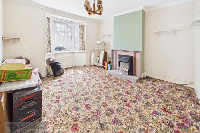 22, Mill Road, Crawley photo 2