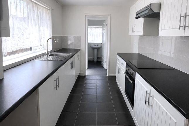33, Rayfield Grove, Swindon photo 2