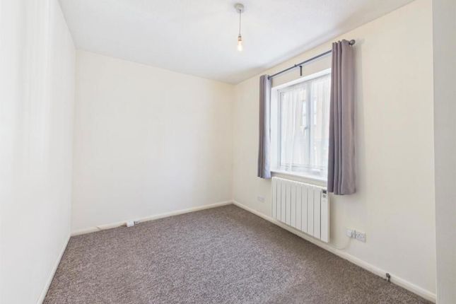 Flat 5 Bell View Manor 10, The Oaks, Ruislip photo 4