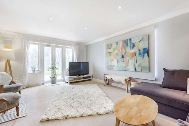 Langbar house, 104A, Boundstone Road, Farnham photo 4