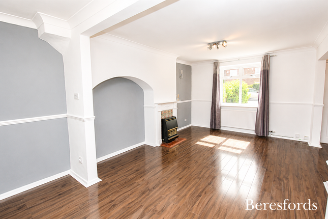 40, Costead Manor Road, Brentwood photo 2