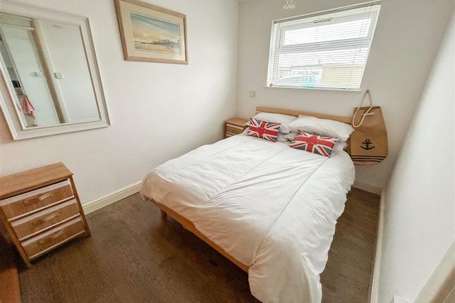102B, Priory Close, St. Osyth photo 4