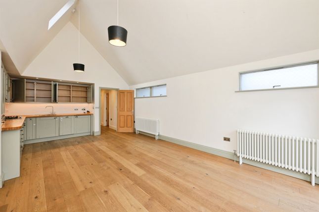 Flat A, 74-76, High Street, Hoddesdon photo 4