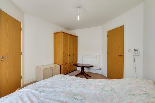 Flat to rent in Acer Close, Epsom