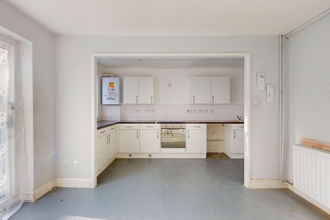 37 Gainsborough Road, Hayes photo 5